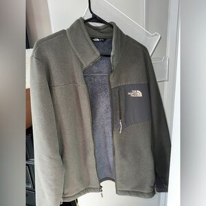 The North Face Men’s Fleece Jacket (Olive color)